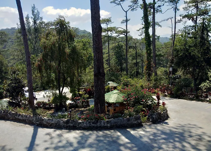 Log Cabin Hotel - Baguio